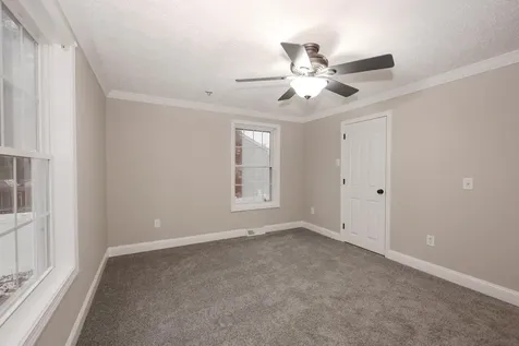 92 Roseanne Lane Manchester NH 03103