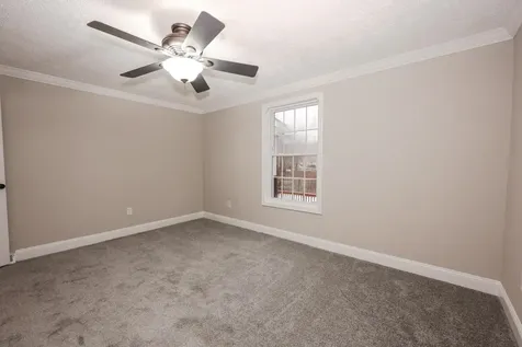 92 Roseanne Lane Manchester NH 03103