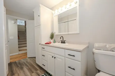 92 Roseanne Lane Manchester NH 03103