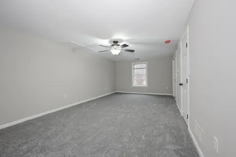 92 Roseanne Lane Manchester NH 03103