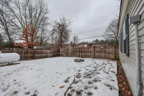 92 Roseanne Lane Manchester NH 03103