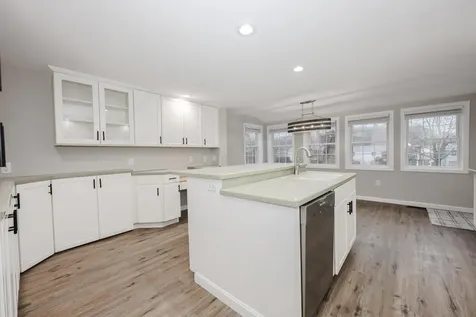 92 Roseanne Lane Manchester NH 03103