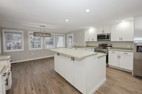 92 Roseanne Lane Manchester NH 03103