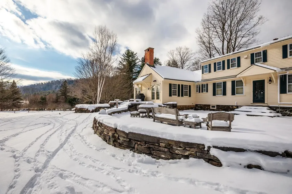 74 Barber Hill Road Pomfret VT 05067