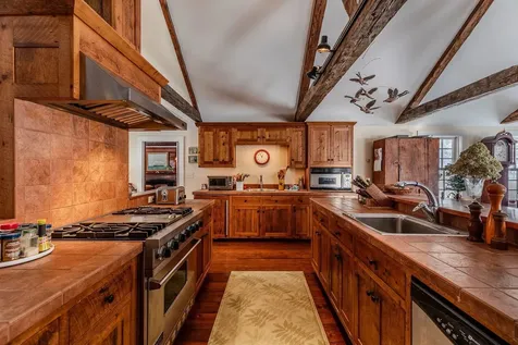 74 Barber Hill Road Pomfret VT 05067