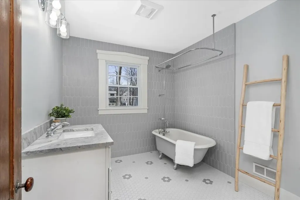 18 Souhegan Street Milford NH 03055