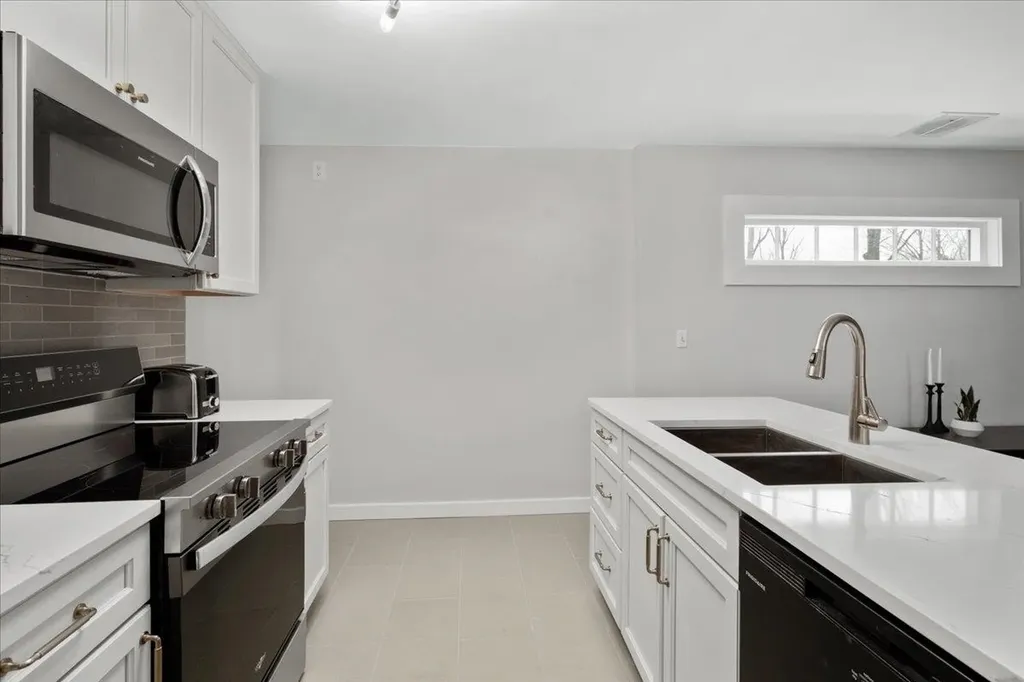 18 Souhegan Street Milford NH 03055