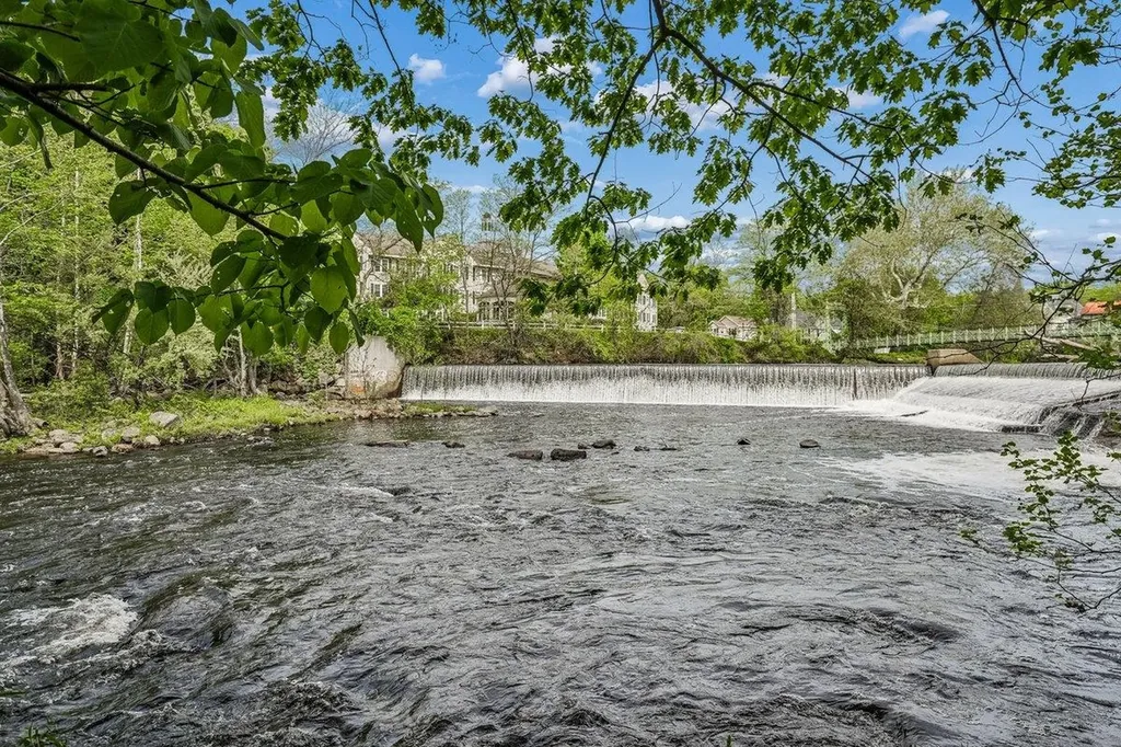 18 Souhegan Street Milford NH 03055