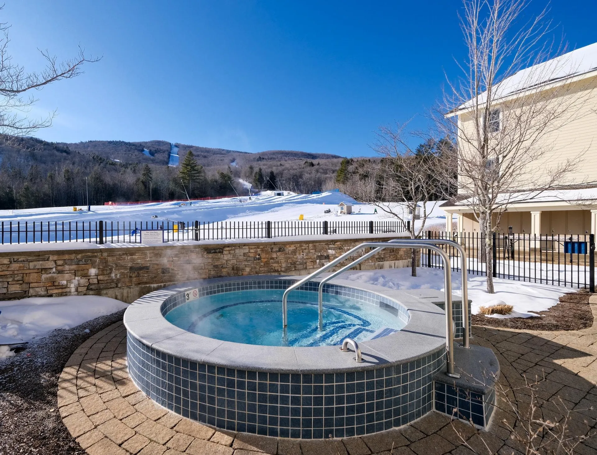 717/719 Q1-4 Jackson Gore Adams House Ludlow VT 05149