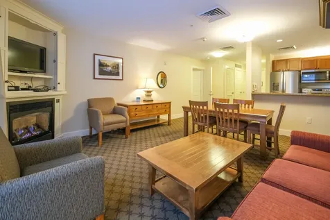 717/719 Q1-4 Jackson Gore Adams House Ludlow VT 05149