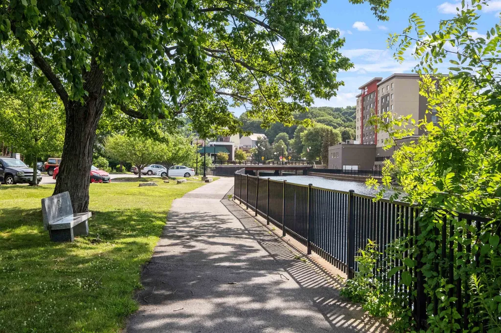 66 Landing Lane Laconia NH 03246