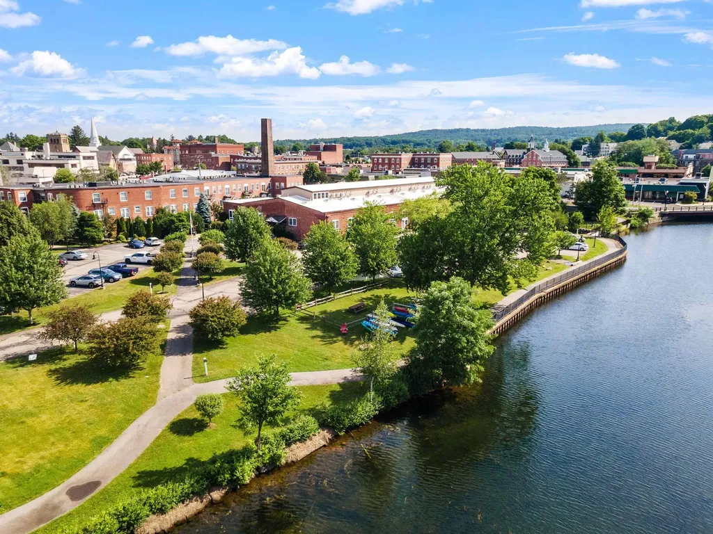 66 Landing Lane Laconia NH 03246