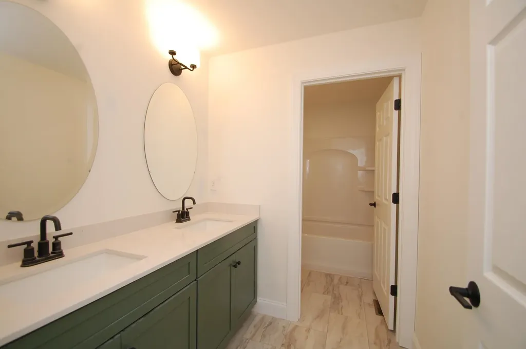 33B Griffin Road Hudson NH 03051