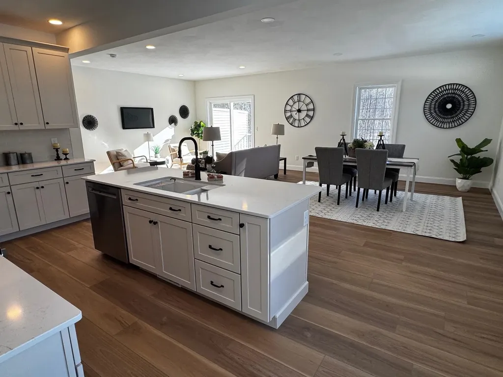 33B Griffin Road Hudson NH 03051