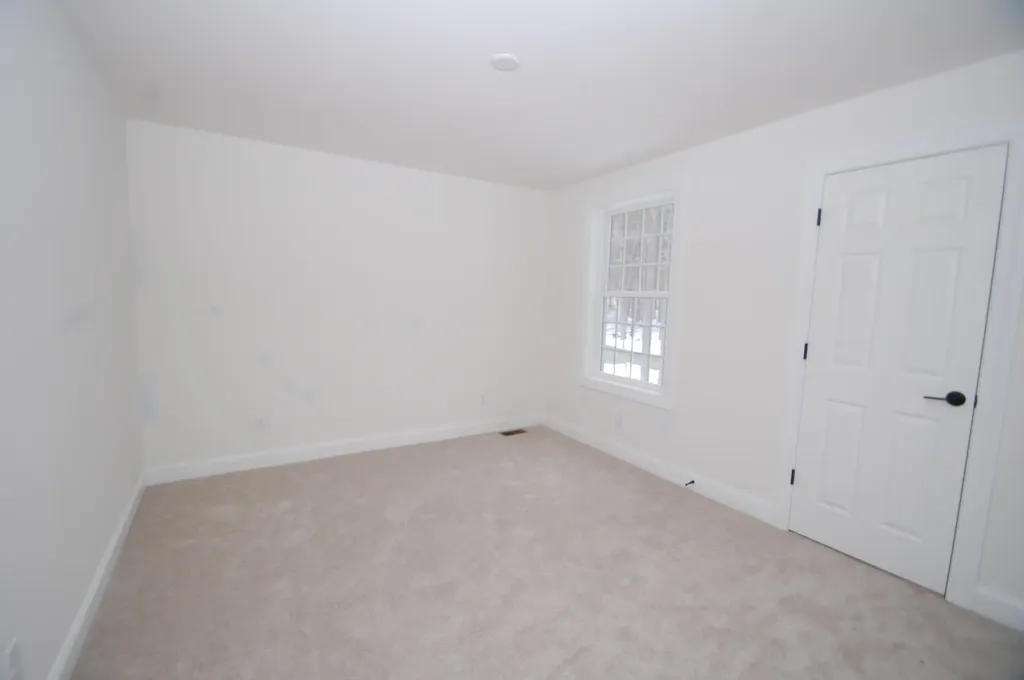 33B Griffin Road Hudson NH 03051