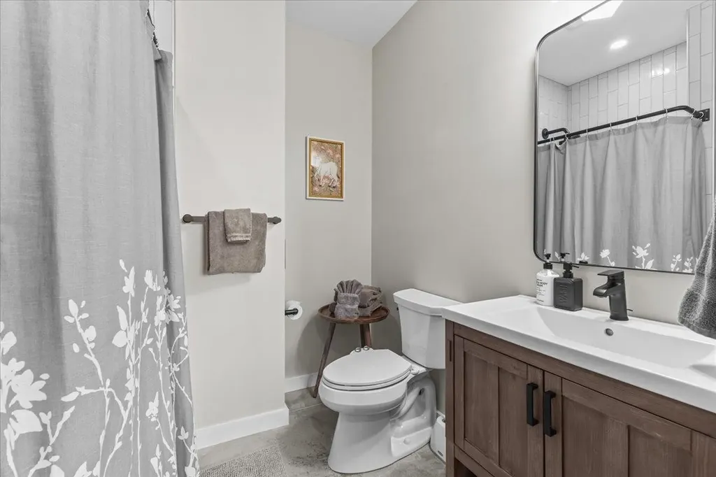 47 Salvas Lane Stowe VT 05672