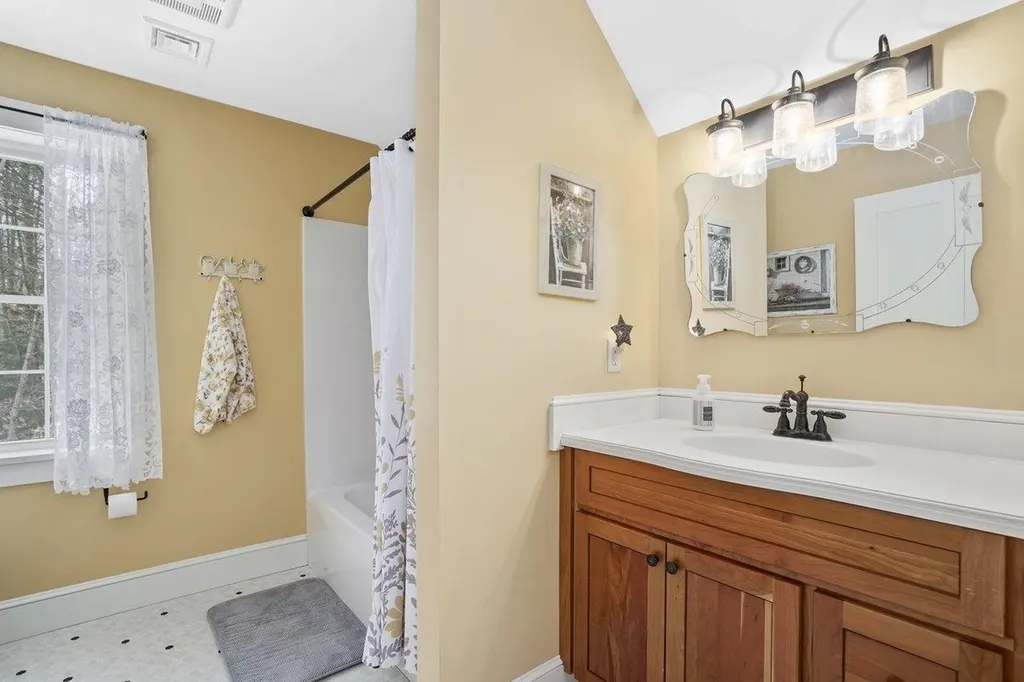 178 Meredith Center Road Meredith NH 03253