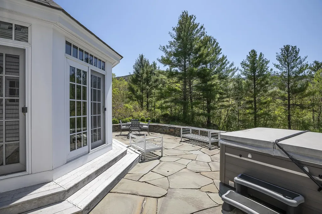 384 Riverbend Drive Manchester VT 05254