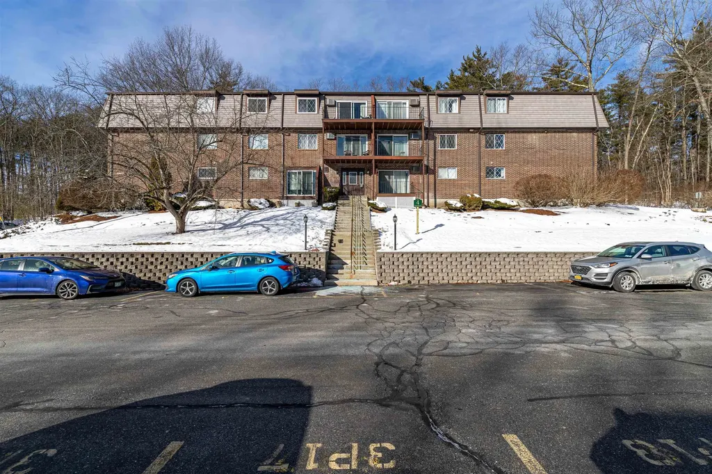 4 Pembroke Drive Derry NH 03038