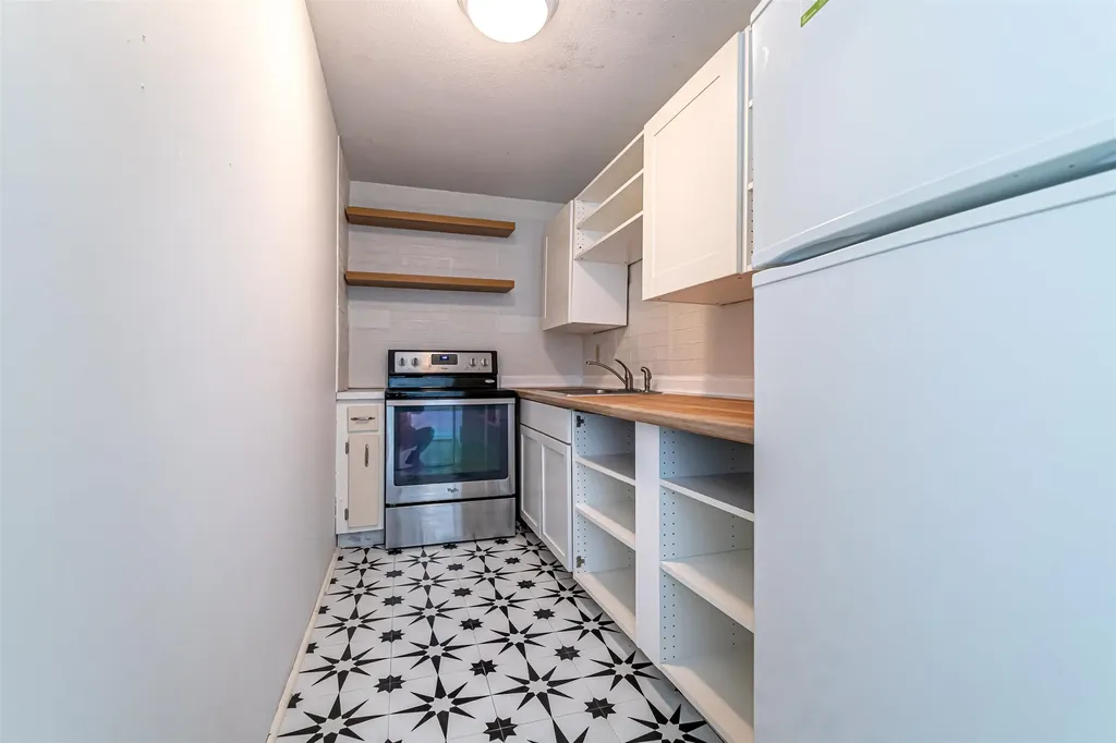 4 Pembroke Drive Derry NH 03038
