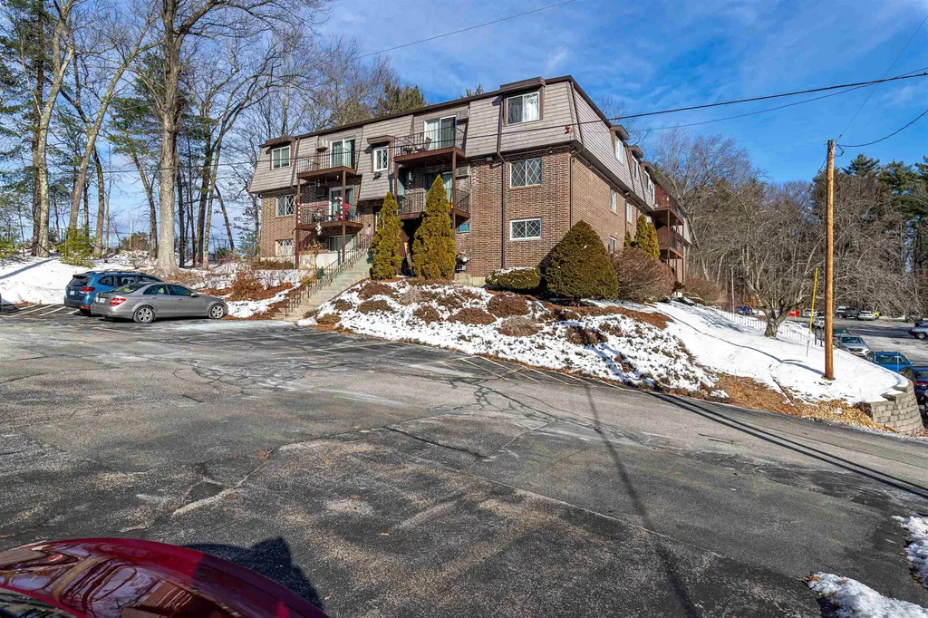 4 Pembroke Drive Derry NH 03038
