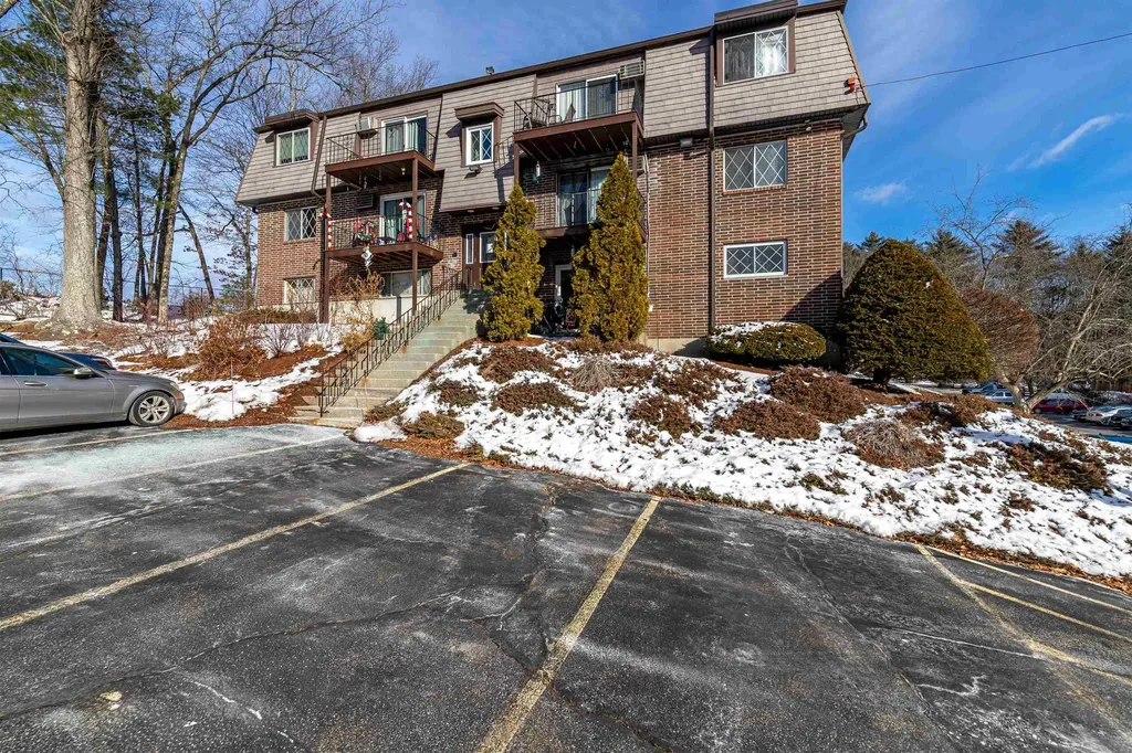 4 Pembroke Drive Derry NH 03038