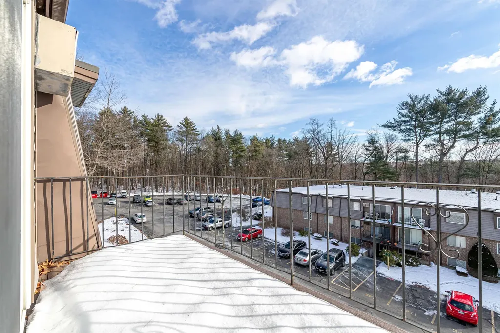 4 Pembroke Drive Derry NH 03038