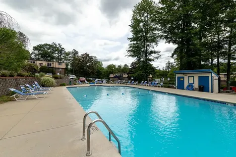 4 Pembroke Drive Derry NH 03038