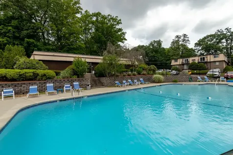 4 Pembroke Drive Derry NH 03038