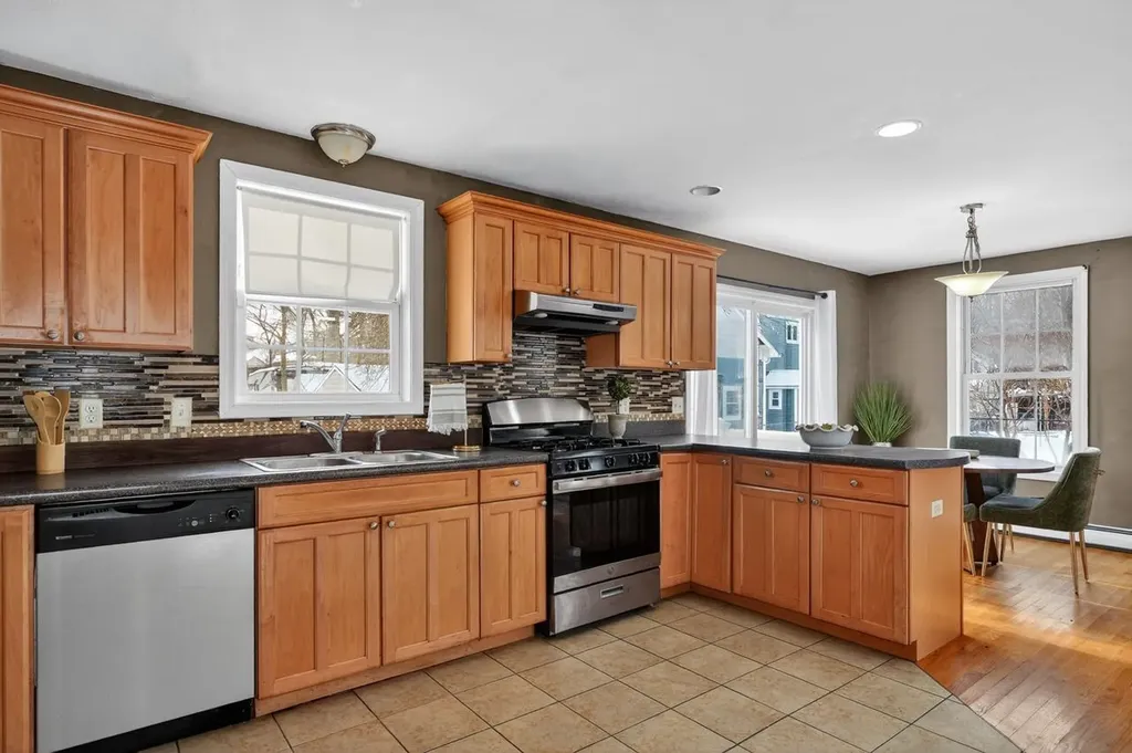 48 Greenleaf Street Manchester NH 03103