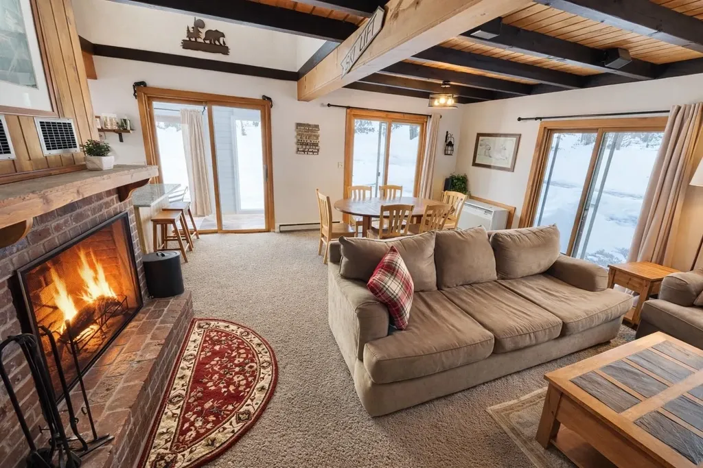 52A Suntec Loop Dover VT 05356