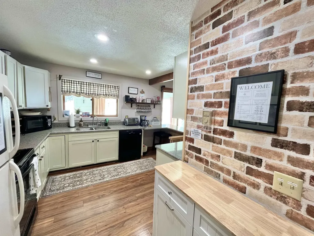 52A Suntec Loop Dover VT 05356