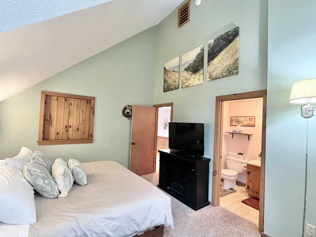52A Suntec Loop Dover VT 05356