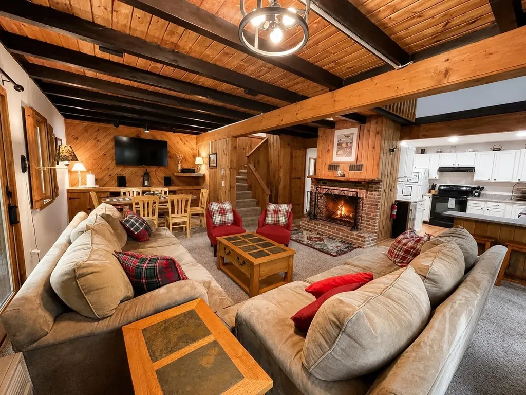 52A Suntec Loop Dover VT 05356