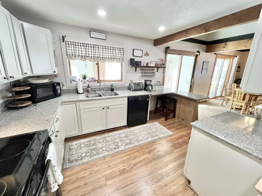 52A Suntec Loop Dover VT 05356