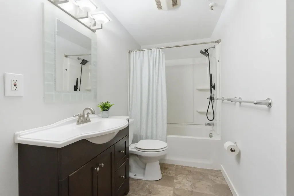 470 Silver Street Manchester NH 03103