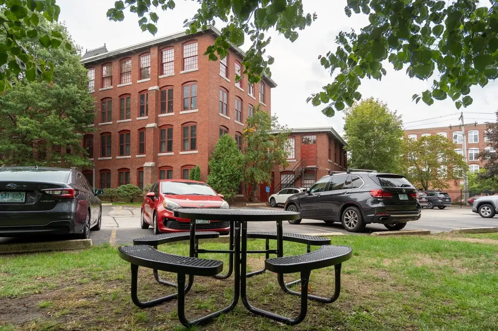 470 Silver Street Manchester NH 03103