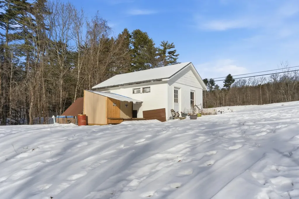 557 Wentworth Road Brookfield NH 03872