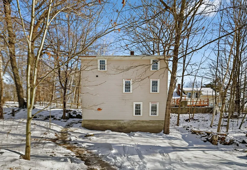 243 Bank Street Extension Lebanon NH 03766