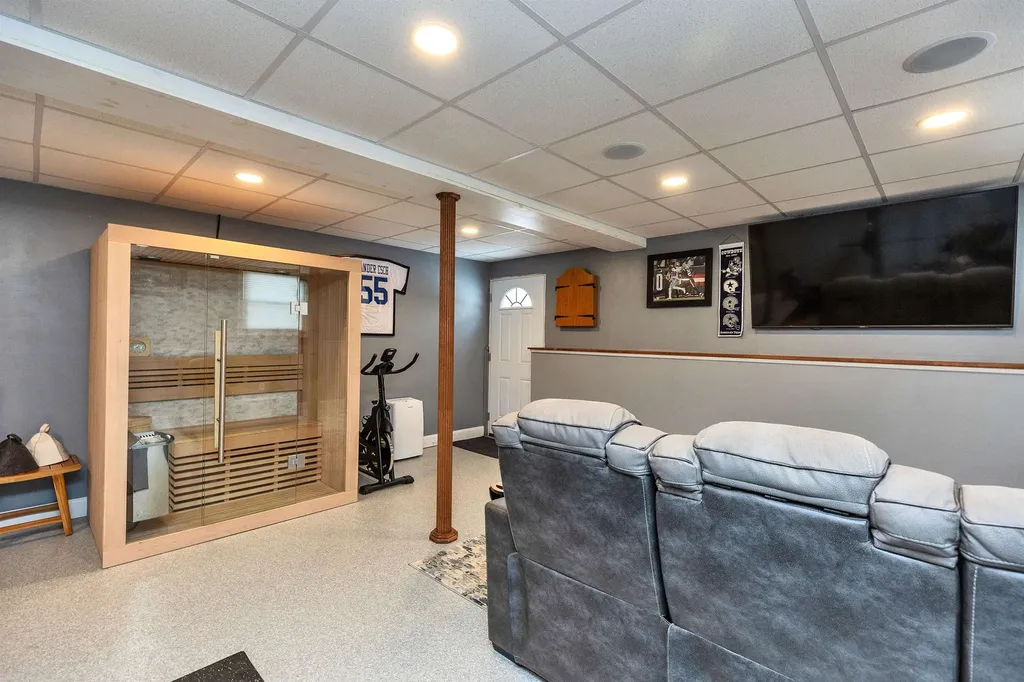 1 Nancy Lane Raymond NH 03077