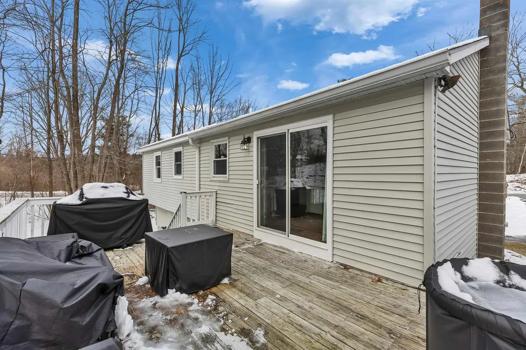 1 Nancy Lane Raymond NH 03077