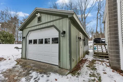 1 Nancy Lane Raymond NH 03077