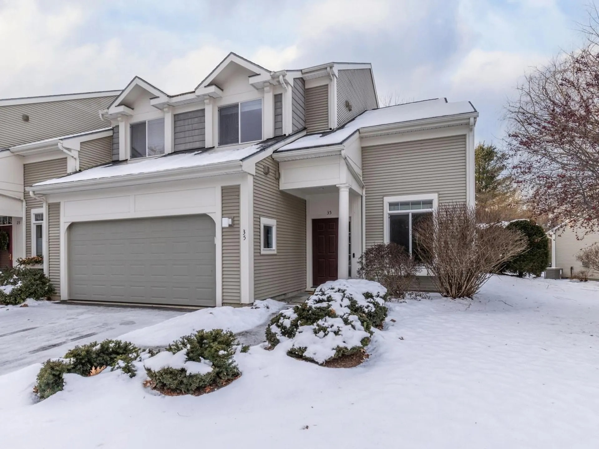 South Burlington VT, 35 Hummingbird Lane
