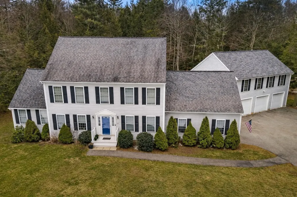 23 Camp Lee Road Epping NH 03042