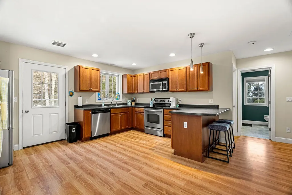 23 Camp Lee Road Epping NH 03042