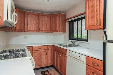 7 Howards Grove Derry NH 03038