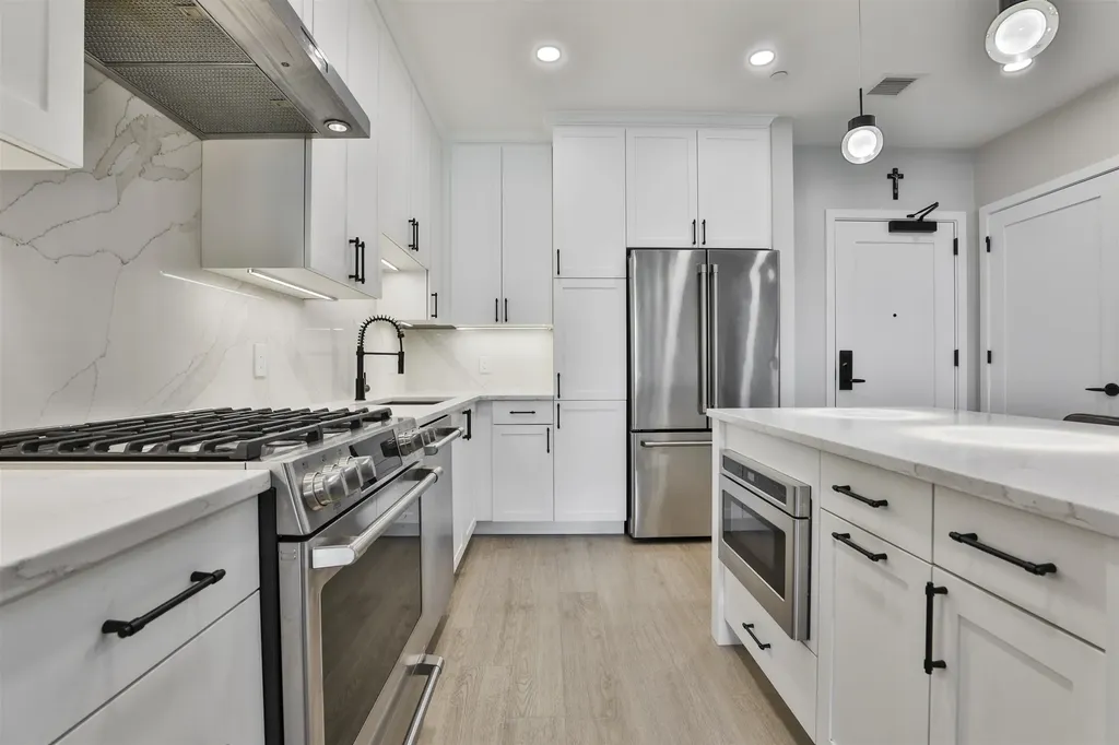 18 Artisan Drive Salem NH 03079