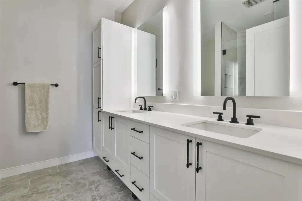 18 Artisan Drive Salem NH 03079