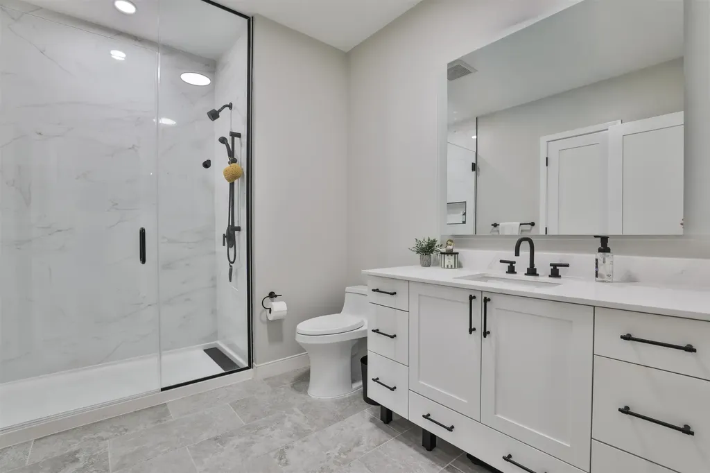 18 Artisan Drive Salem NH 03079