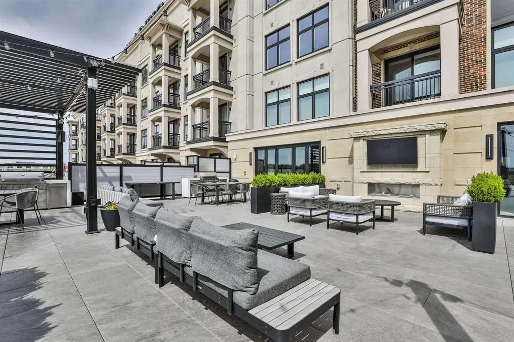 18 Artisan Drive Salem NH 03079